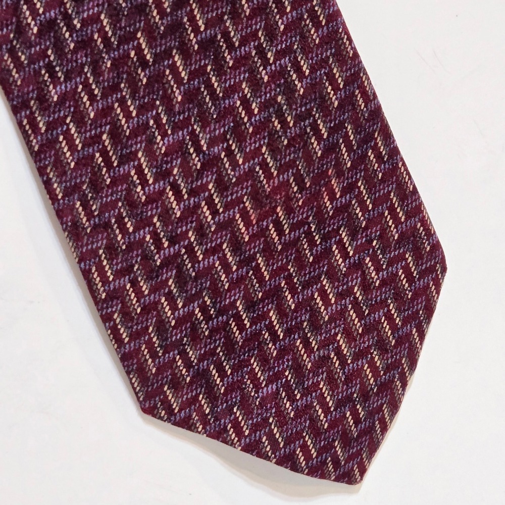 Hanae Mori Necktie Mens 3 x 56 Plum Gold Silk Geometric Weave Made in Italy